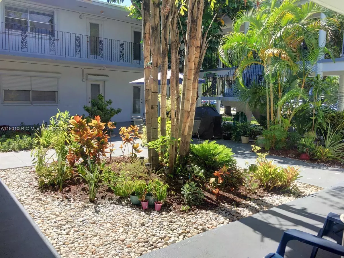 Hollywood, FL 33021,3515 Van Buren St #104