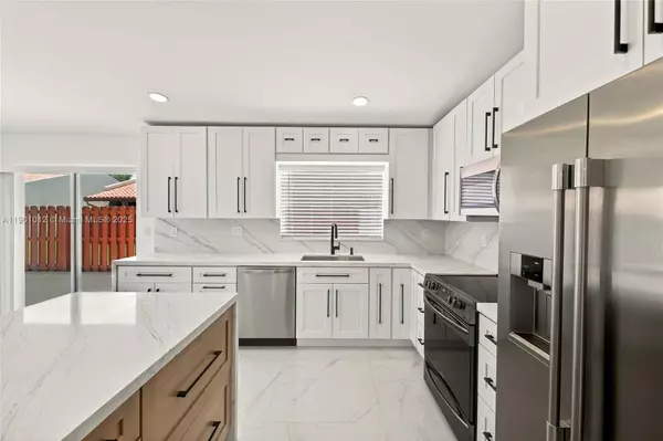 Cooper City, FL 33330,5913 SW 112th Ter