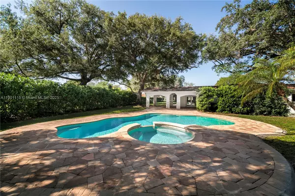 Pinecrest, FL 33156,8390 SW 132nd St