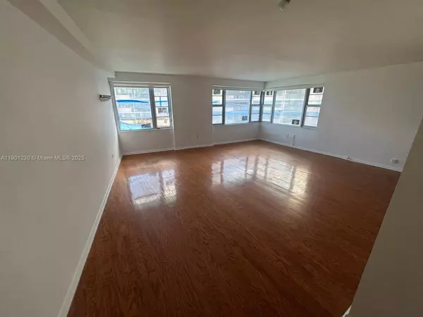 Miami Beach, FL 33140,5255 Collins Ave #11B