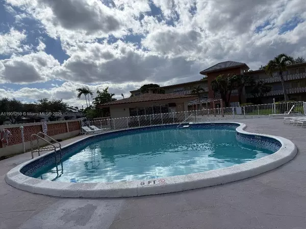 North Miami, FL 33181,11840 NE 19th Dr #9