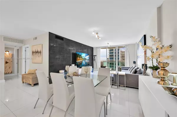Hollywood, FL 33019,3001 S Ocean Dr #1513