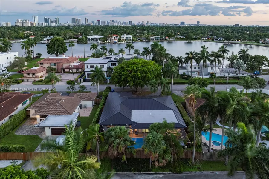 1141 N Northlake Dr, Hollywood, FL 33019