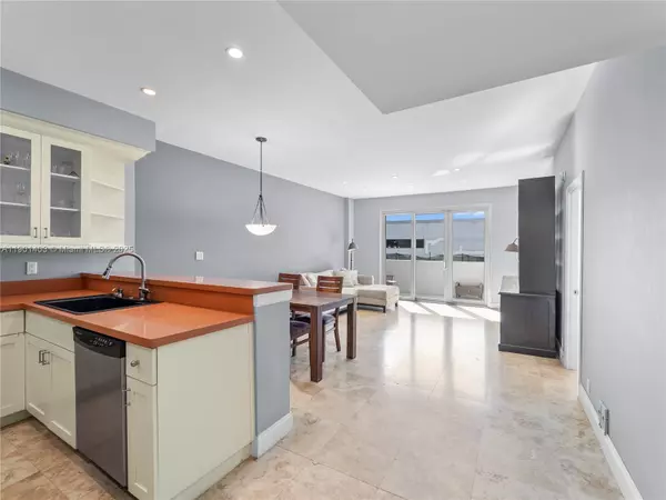 Miami Beach, FL 33139,5 Island Ave #LE