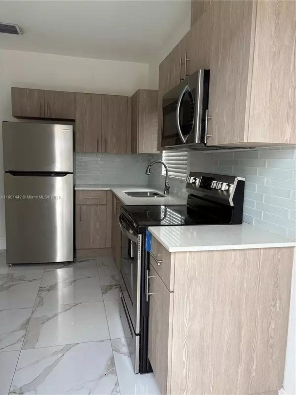 Hialeah, FL 33013,467 E 23rd St #B