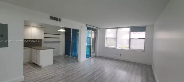 North Miami Beach, FL 33160,17890 W Dixie Hwy 103 Hwy #103