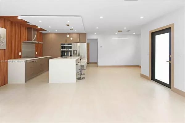 Hollywood, FL 33020,1620 Mckinley St