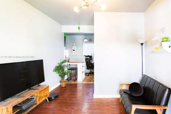 Miami Beach, FL 33141,8420 Byron Ave #6