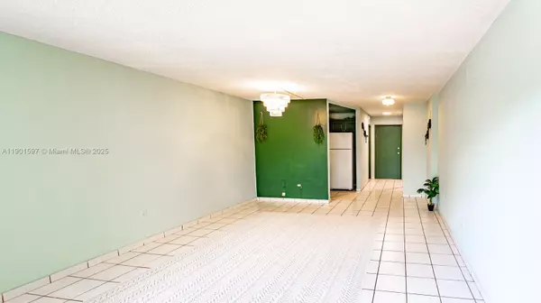 Miami Beach, FL 33141,7620 Carlyle Ave #205