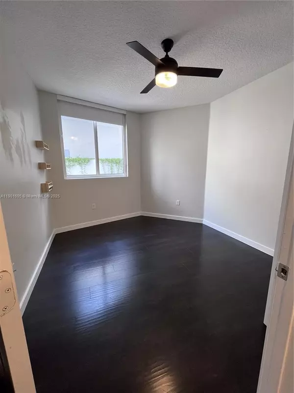 Miami, FL 33137,601 NE 23rd St #606