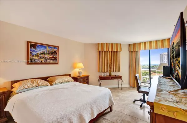 Aventura, FL 33180,3610 Yacht Club Dr #PH07