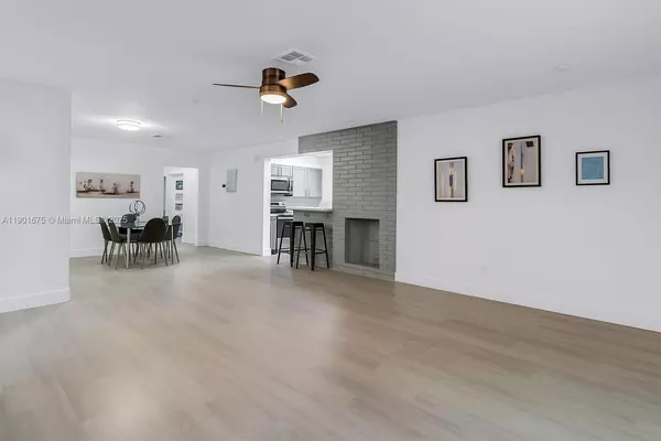 Dania Beach, FL 33004,230 NE 2nd Pl