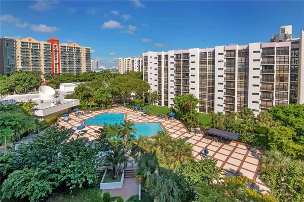 Sunny Isles Beach, FL 33160,16919 N Bay Rd #909