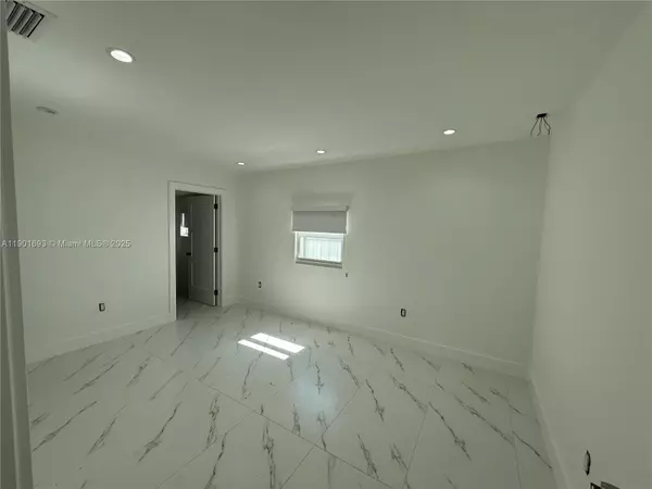 Miami, FL 33155,2313 SW 60th Ct #1