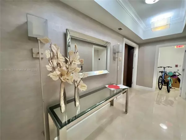 Sunny Isles Beach, FL 33160,17875 Collins Ave #4305