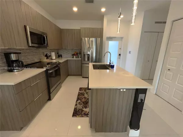 Doral, FL 33166,4745 NW 84th Ct #42