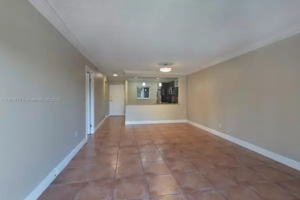 Miami, FL 33143,7701 Camino Real #A202