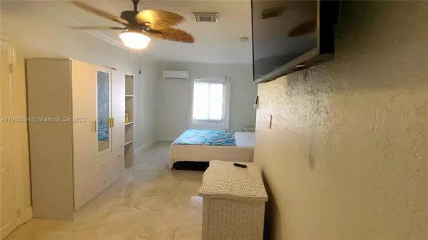 Pompano Beach, FL 33062,3221 NE 7th St #2
