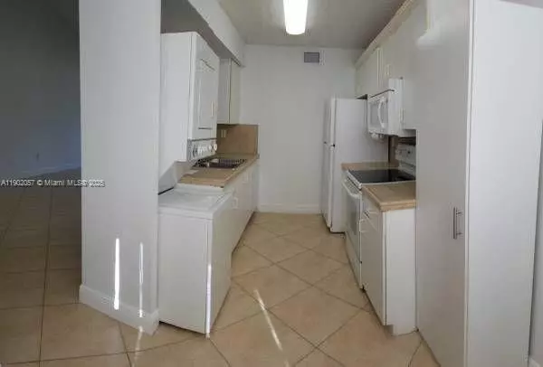 Doral, FL 33178,4669 NW 97th Ct #37