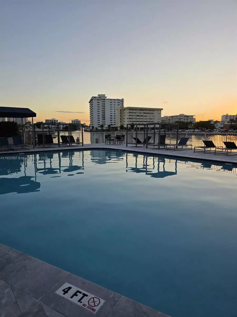 Hallandale Beach, FL 33009,1833 S Ocean Dr #809