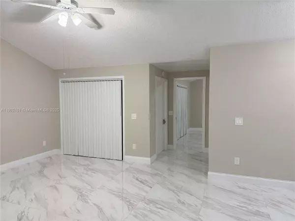 Palm Beach Gardens, FL 33418,5416 Eagle Lake Dr #4