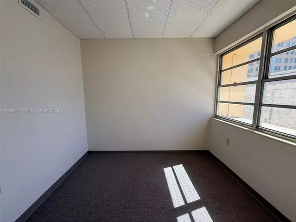 Coral Gables, FL 33134,220 Miracle Mile #B229