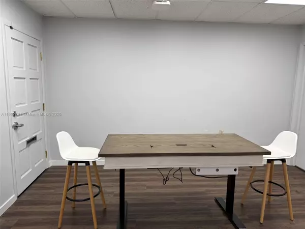 Coral Gables, FL 33134,220 Miracle Mile #B234