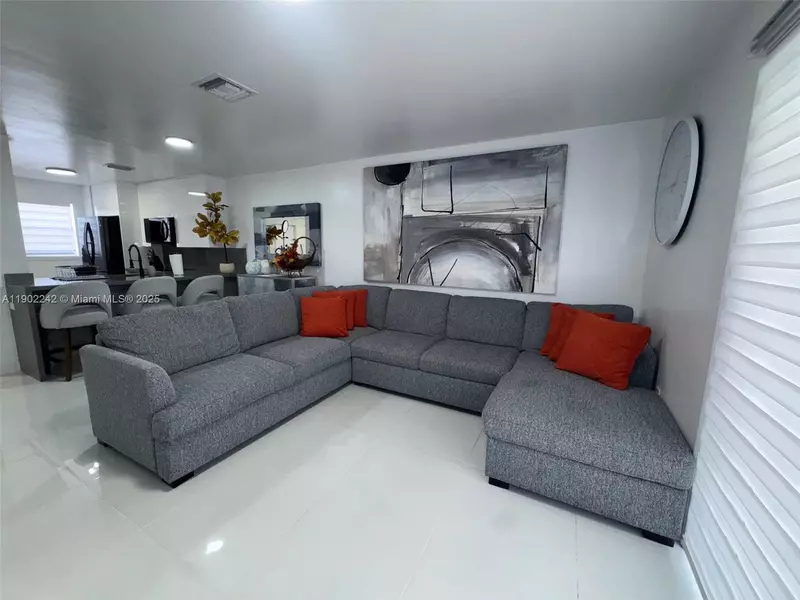 7965 NW 8th St #23E, Miami, FL 33126