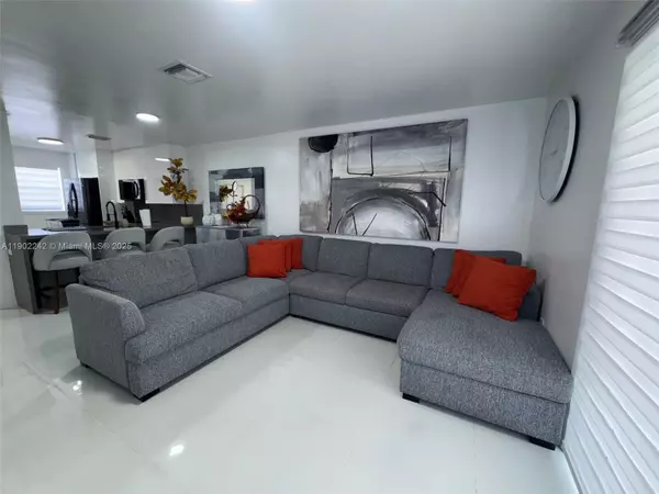 7965 NW 8th St #23E, Miami, FL 33126