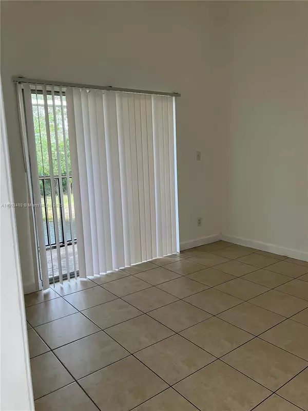 Deerfield Beach, FL 33064,601 Cypress Lake Blvd #O14