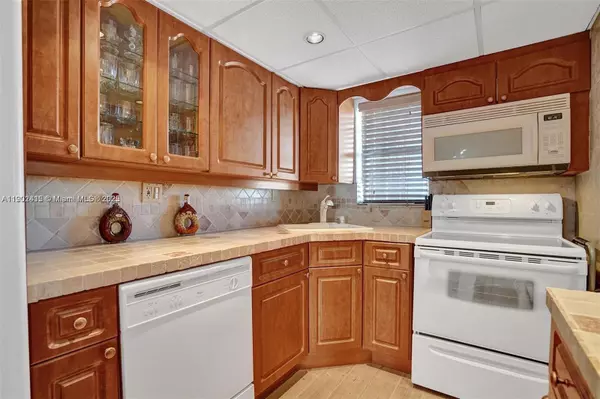 Miami Beach, FL 33141,7620 Carlyle Ave #703