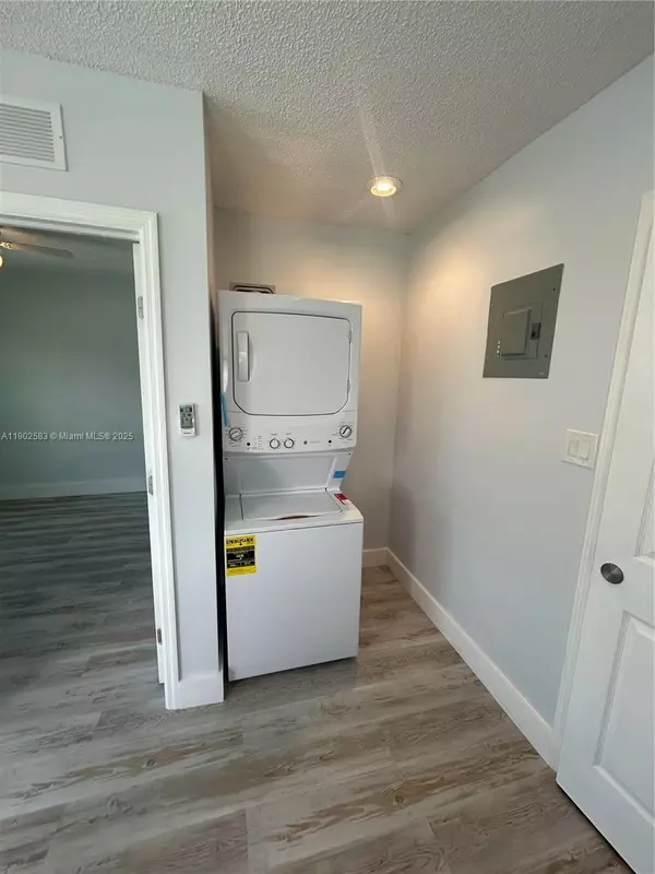 Port St. Lucie, FL 34984,250 SW Airview Ave #B