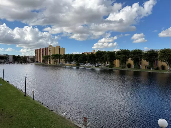 Miami, FL 33126,7TH ST NW 4705 NW #208-7