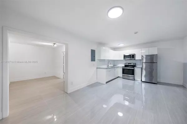 1050 NE 129th St #2, North Miami, FL 33161
