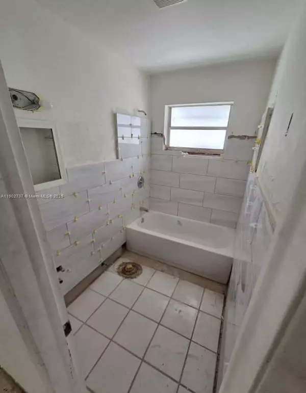 Oakland Park, FL 33334,411 NE 57th Ct