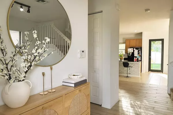 Miami, FL 33179,19316 NE 8th Ct