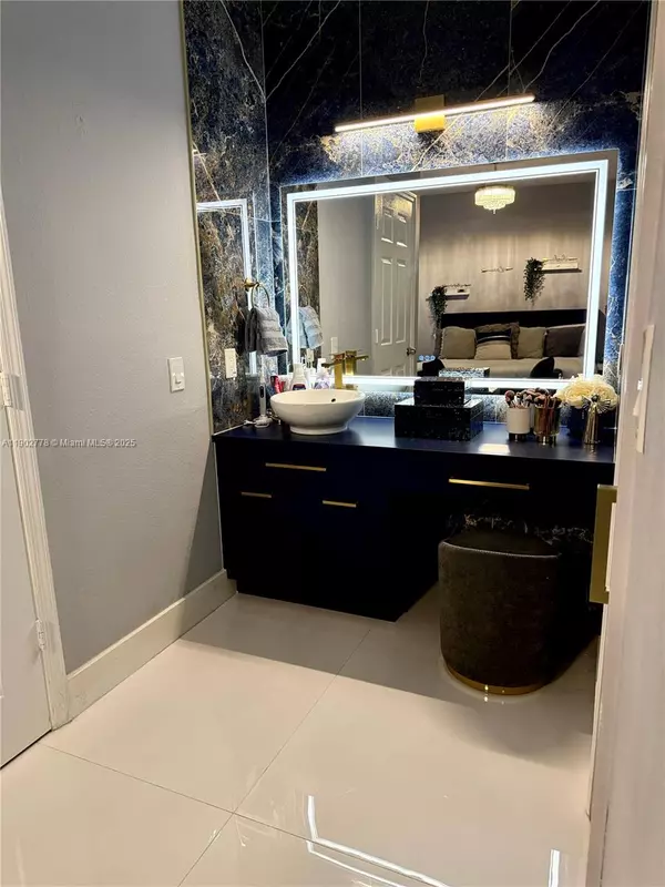 Miami, FL 33177,12456 SW 198th St