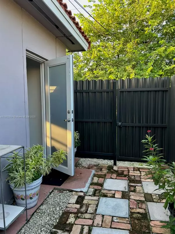 9525 SW 16th St #A, Miami, FL 33165