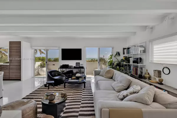 Miami Beach, FL 33139,325 Ocean Dr #210