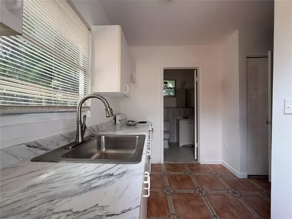 Miami, FL 33135,906 SW 14th Ave #908