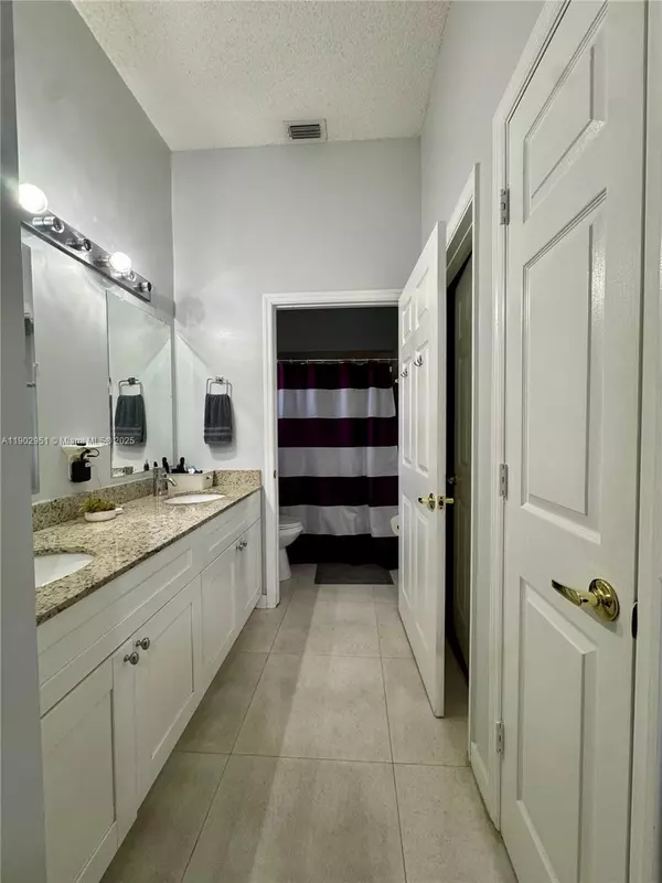 Weston, FL 33331,16137 Emerald Cove Rd #0