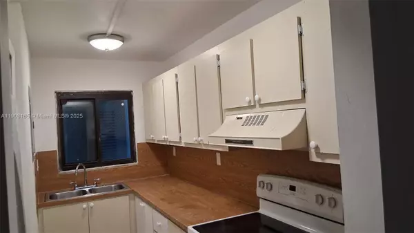 Miami, FL 33161,650 NE 149th St #106F