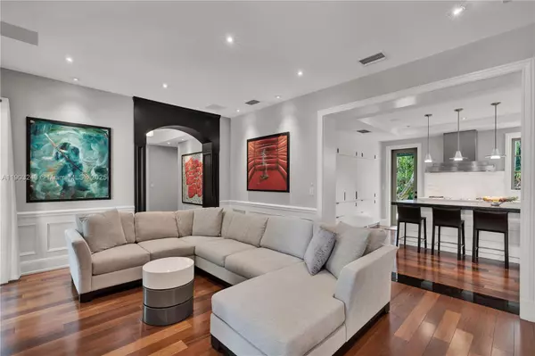 Coral Gables, FL 33134,932 Escobar Ave