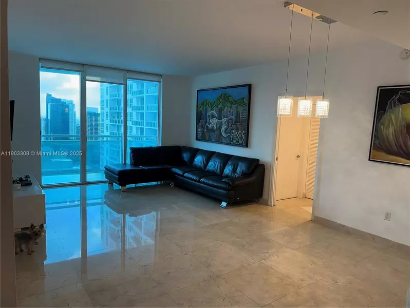950 Brickell Bay Dr #3505, Miami, FL 33131