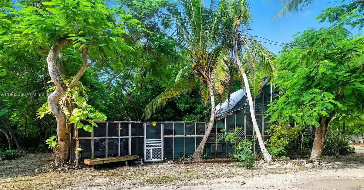 Tavernier, FL 33070,103 Tree Ln