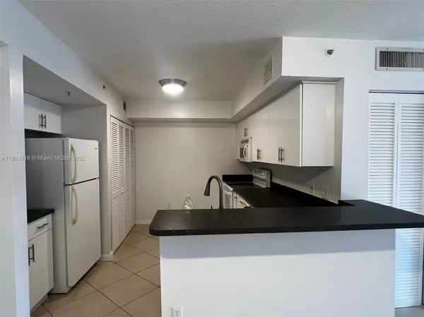 9650 NW 2nd St #4-105, Pembroke Pines, FL 33024