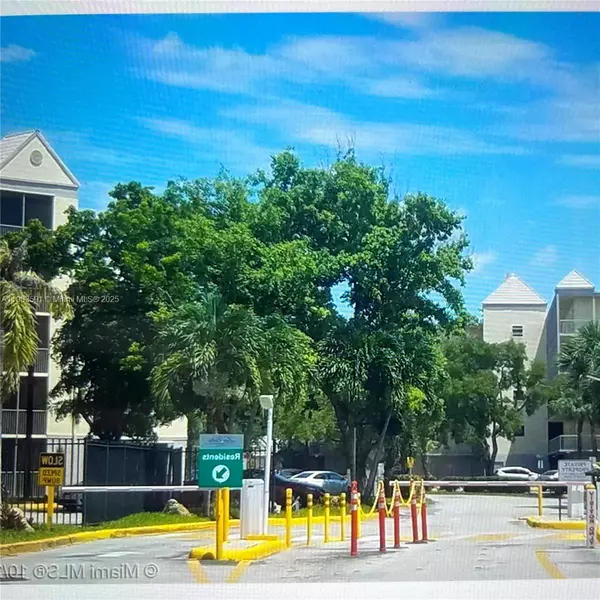 Doral, FL 33166,8120 Geneva Ct #554