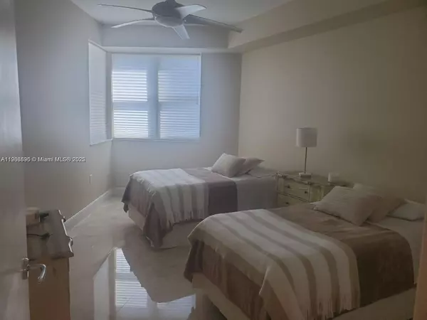 Aventura, FL 33180,19900 E Country Club Dr #607