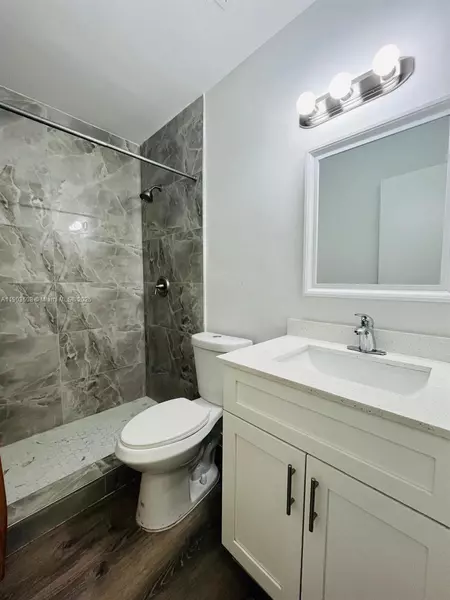 7740 SW 10th St #1, North Lauderdale, FL 33068