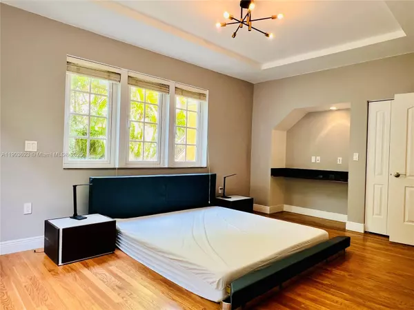 Coral Gables, FL 33134,215 Phoenetia Ave #1